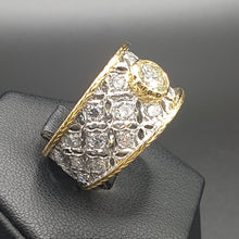 將圖片載入圖庫檢視器 Anello Fascia cesellata con Solitario e diamanti di contorno