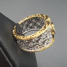將圖片載入圖庫檢視器 Anello Fascia cesellata con Solitario e diamanti di contorno