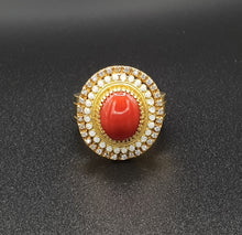 Load image into Gallery viewer, Anello Corallo in oro 18k Diamanti F color e smalti a fuoco
