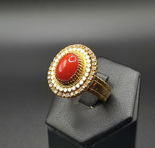 Load image into Gallery viewer, Anello Corallo in oro 18k Diamanti F color e smalti a fuoco
