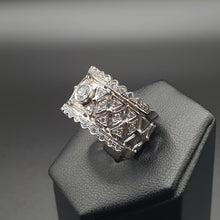 Charger l&#39;image dans la galerie, Anello Fascia traforata oro bianco 18k e Diamanti F color

