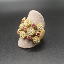 Lade das Bild in den Galerie-Viewer, Anello in oro Stile Etrusco con smalto diamanti e rubini
