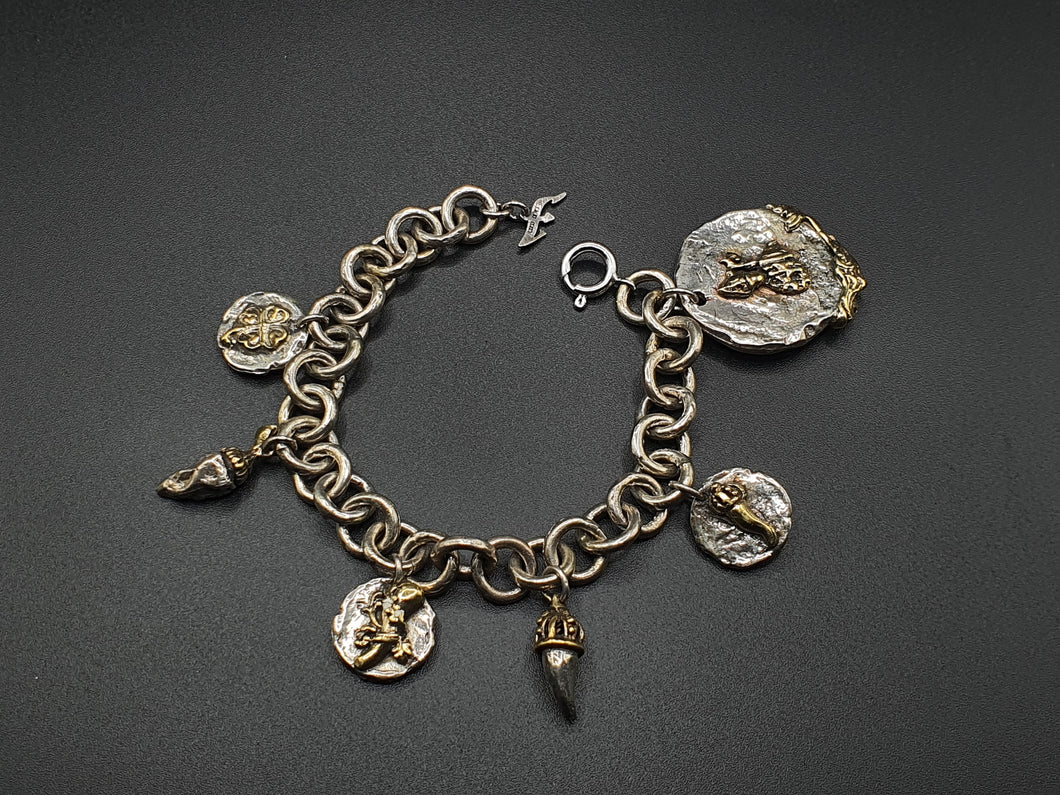 Bracciale con charms partenopei e portafortuna