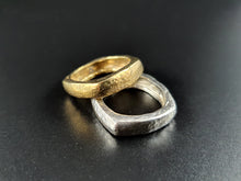 將圖片載入圖庫檢視器 DOPPIO ANELLO ARGENTO E BRONZO BULLONE QUADRATO
